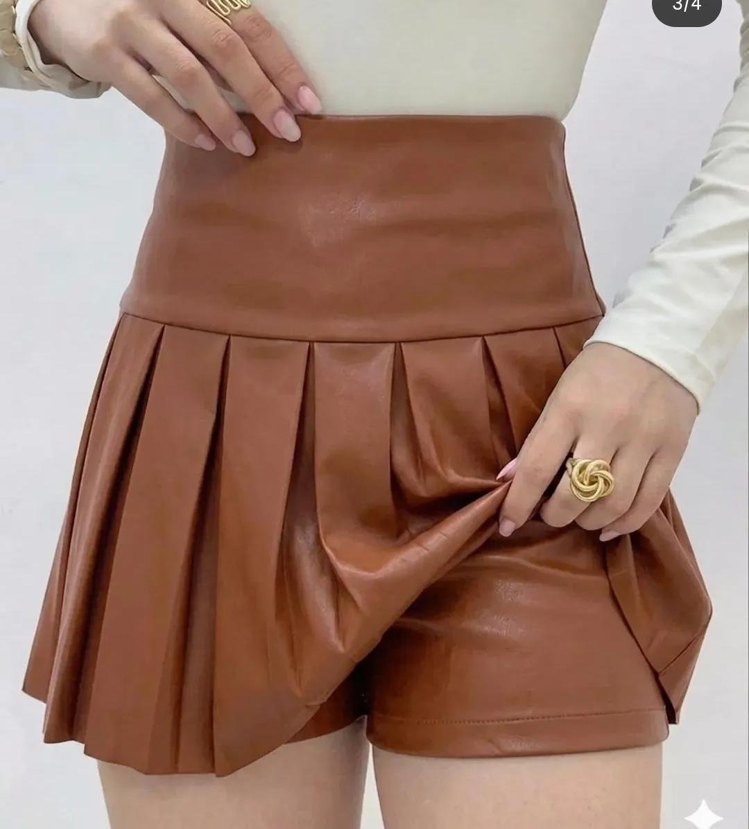 SHORT POLLERA ECO CUERO TABLEADO 9651